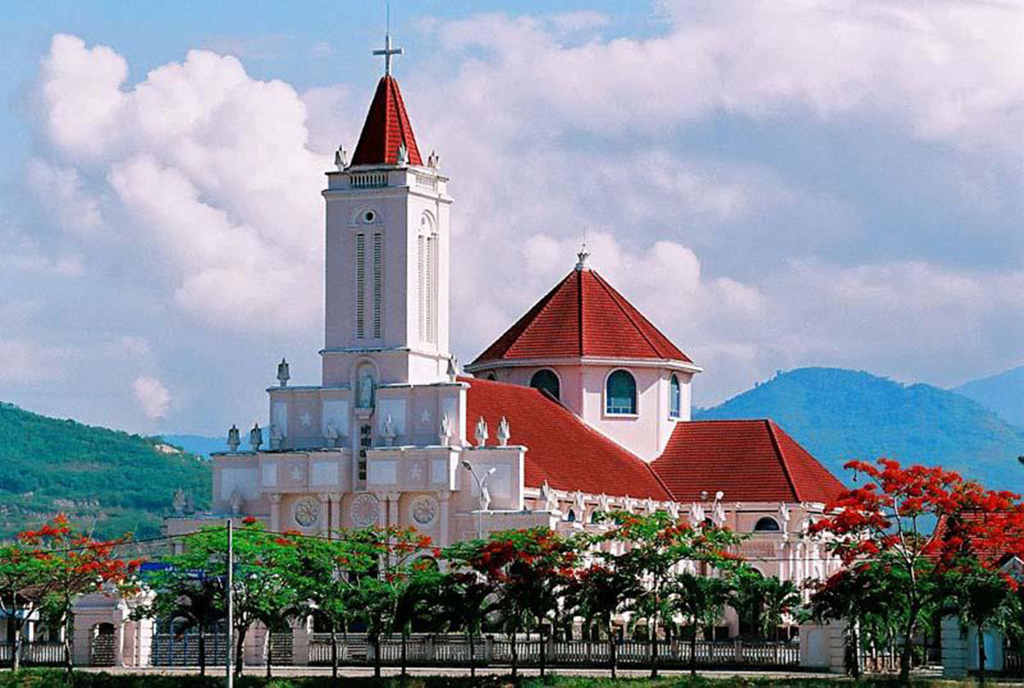 Nhà Thờ Cây Vong Nha Trang